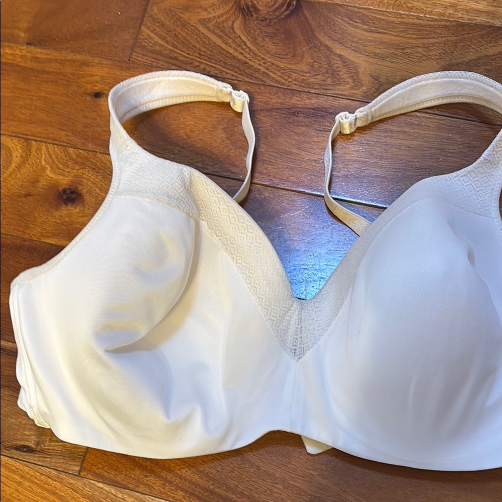 Playtex Cream Underwire Bra with Adjustable Straps 40D